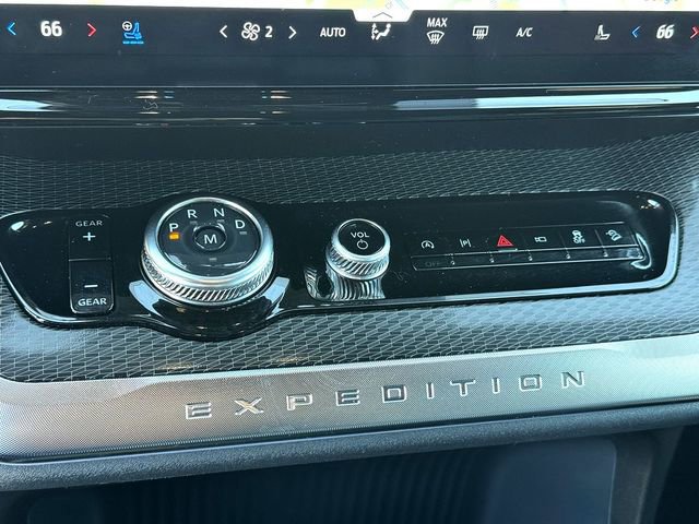 Certified 2025 Ford Expedition Platinum w/ Stealth Appearance Package image 19