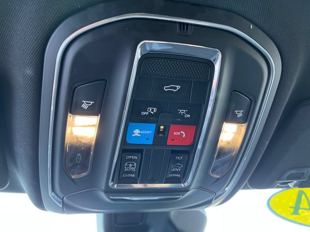 Used 2024 Jeep Grand Cherokee Altitude AWD/4WD image 39
