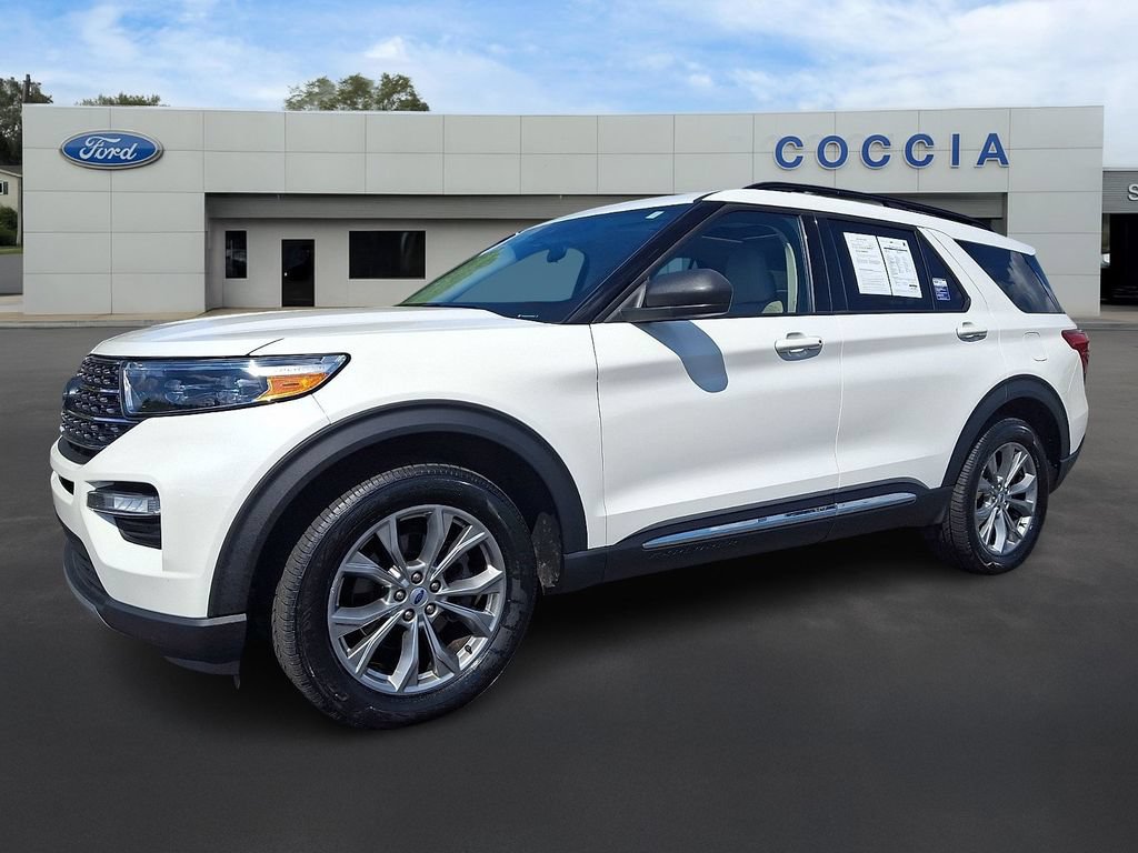 Certified 2023 Ford Explorer XLT w/ Equipment Group 202A AWD/4WD image 1