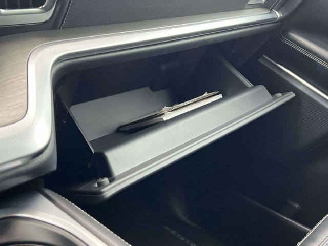 Certified 2025 Ford Expedition Max Platinum image 32