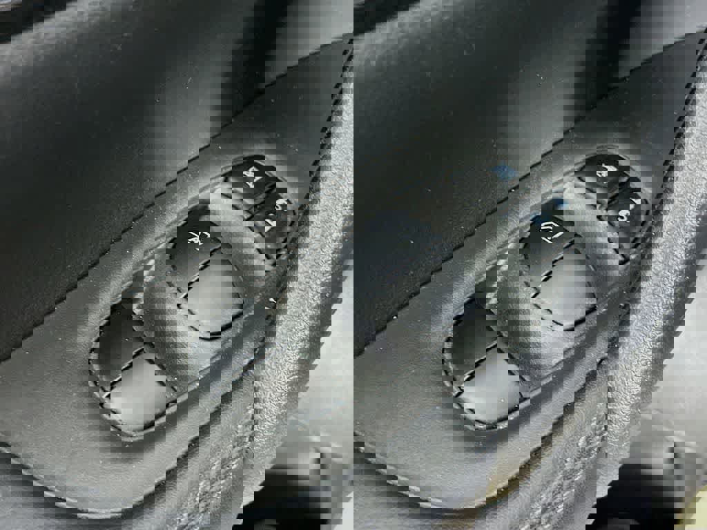 Used 2020 Nissan Rogue SV image 28