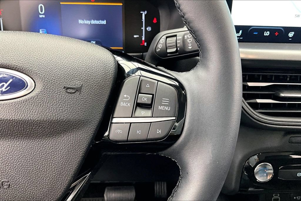 Certified 2025 Ford Escape SE FWD image 19