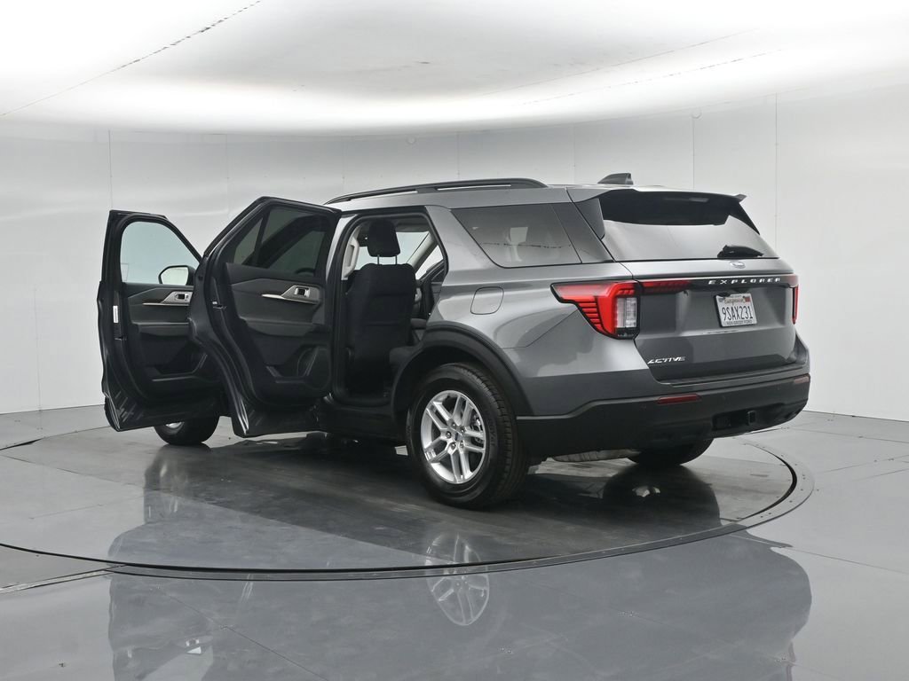 Certified 2025 Ford Explorer Active RWD image 38