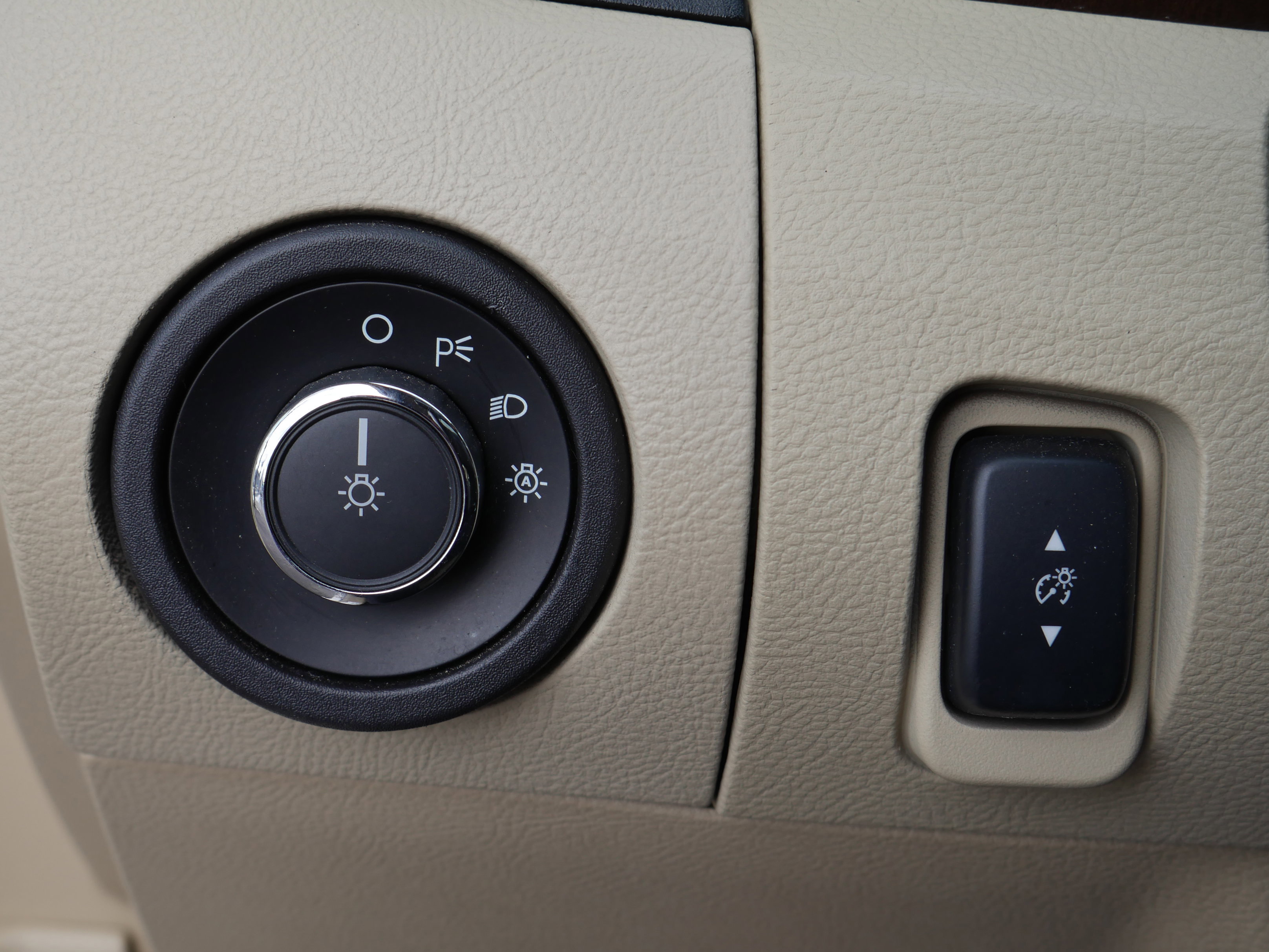 Certified 2017 Ford Taurus Limited image 13