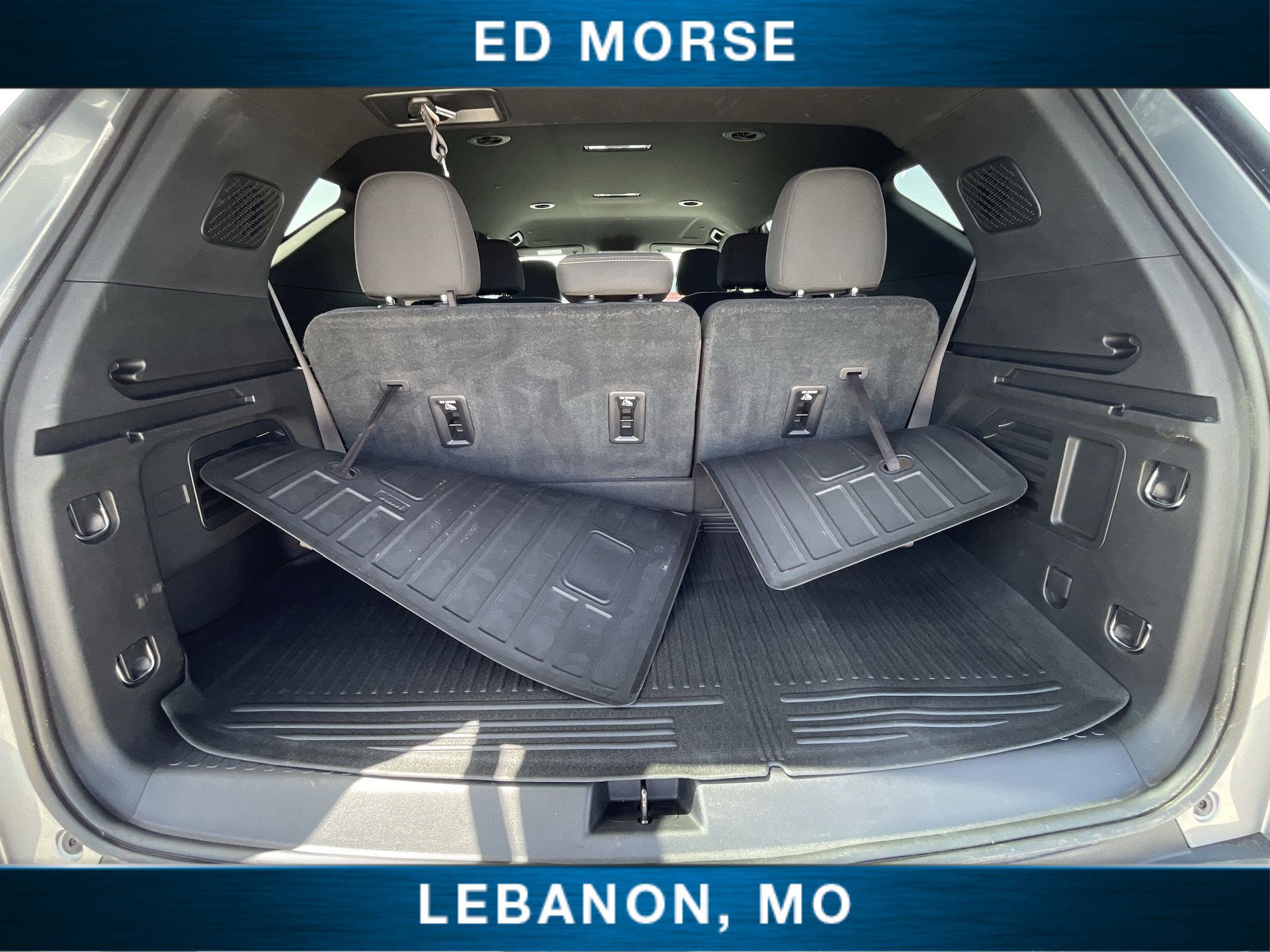 Used 2025 Chevrolet Traverse LT FWD image 24