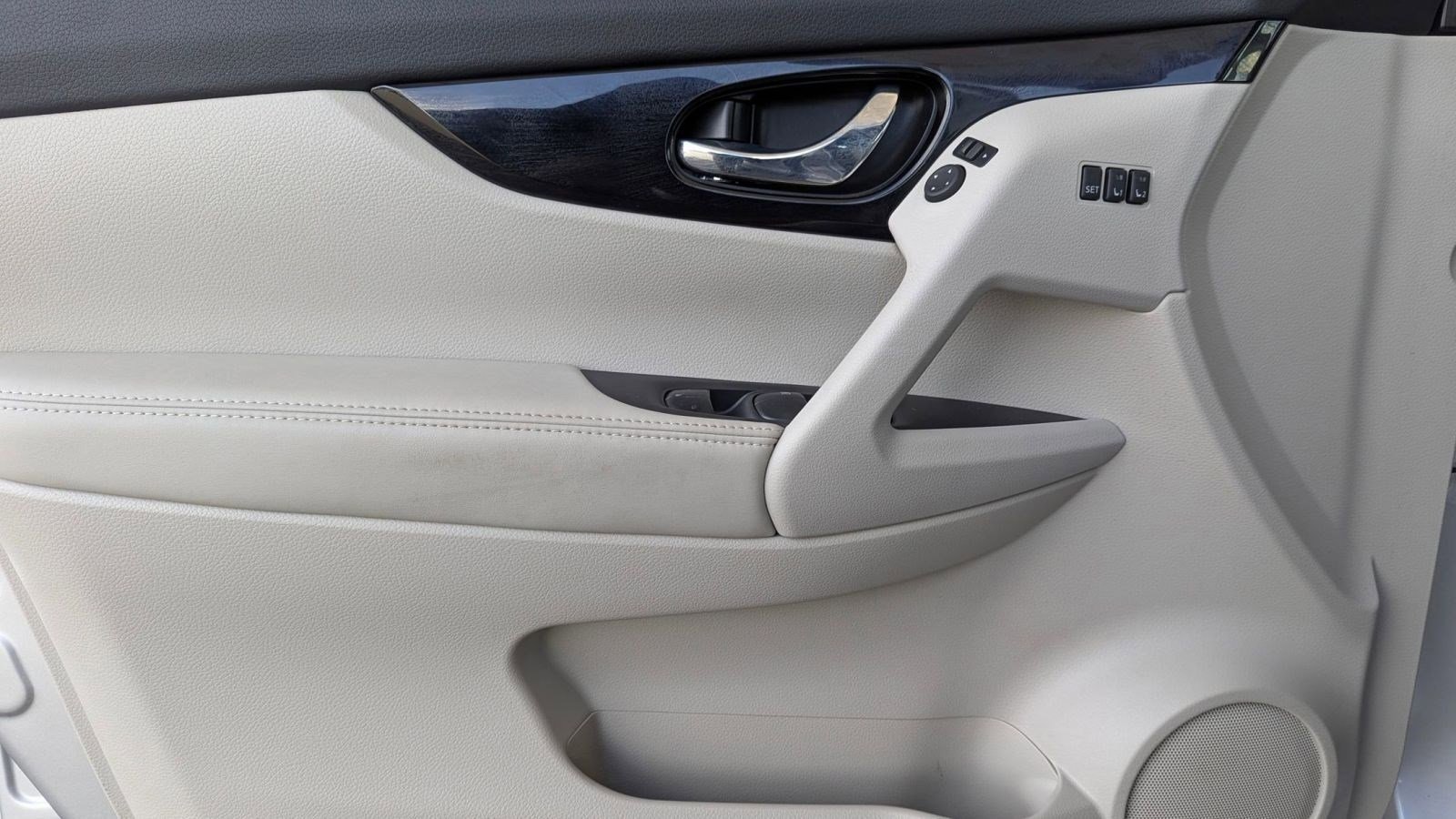 Used 2022 Nissan Rogue Sport SV w/ Technology Package image 13