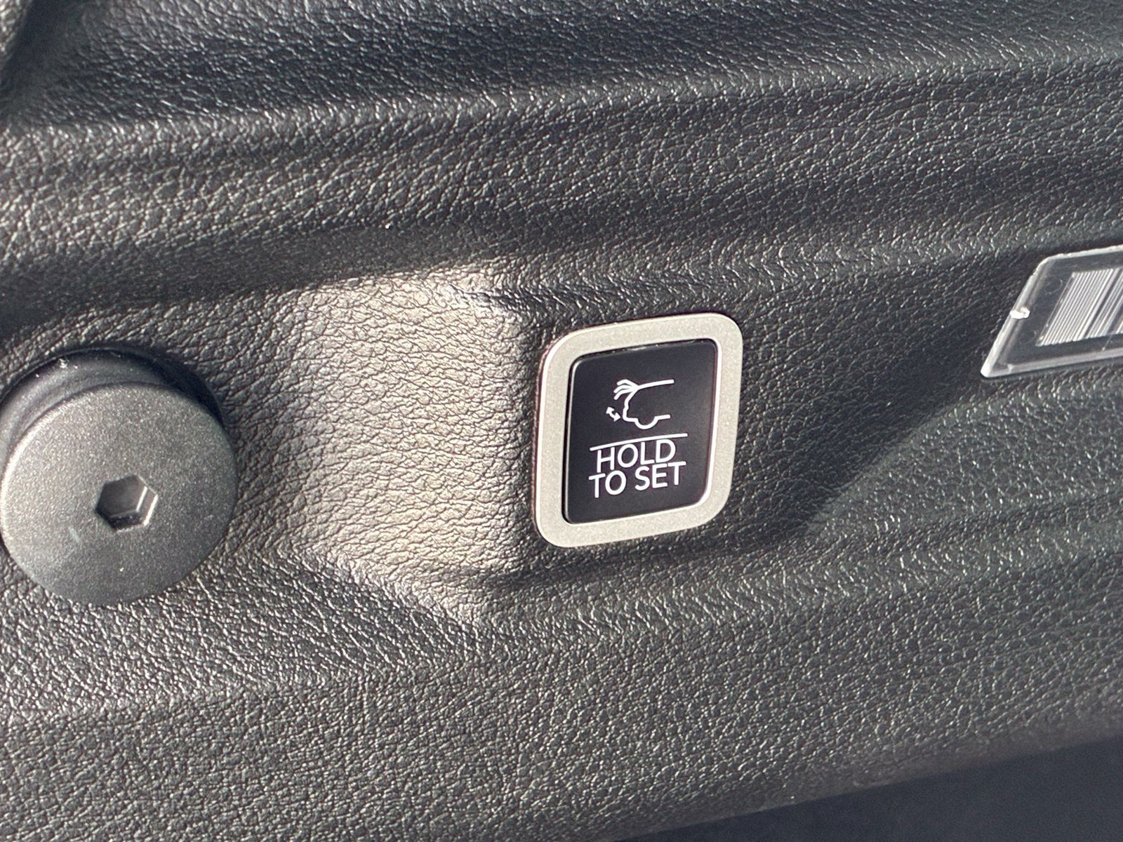 Used 2022 Jeep Grand Cherokee L Limited w/ Luxury Tech Group II RWD image 19