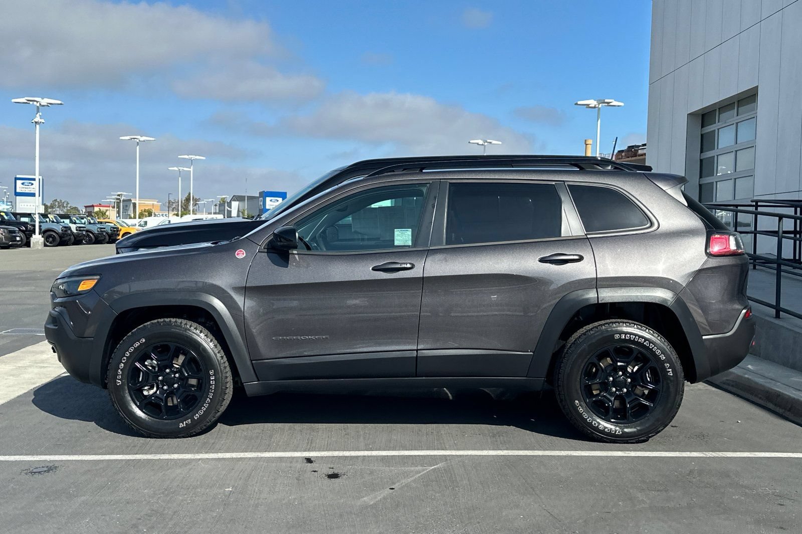 Used 2022 Jeep Cherokee Trailhawk w/ Trailer Tow Group AWD/4WD image 6