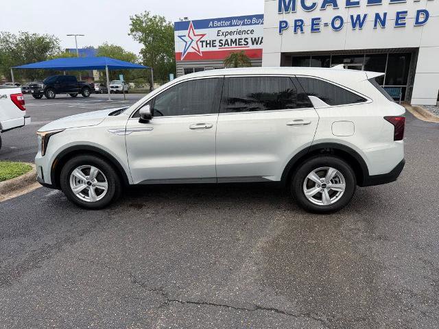 Used 2026 Kia Sorento LX FWD image 3