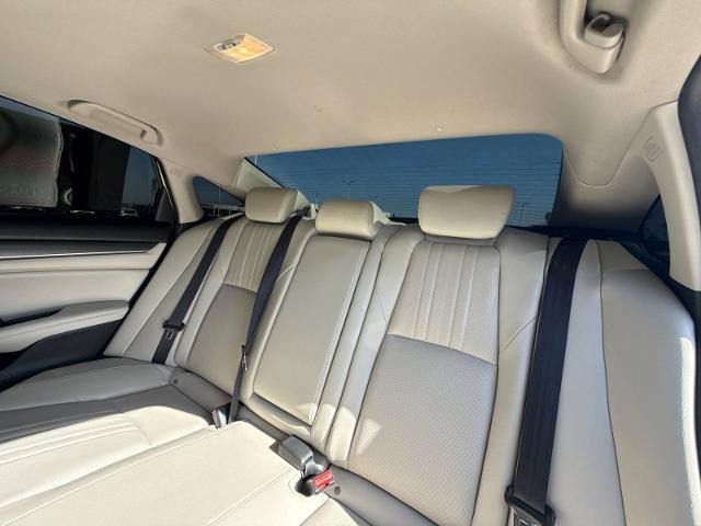Used 2018 Honda Accord Touring image 11