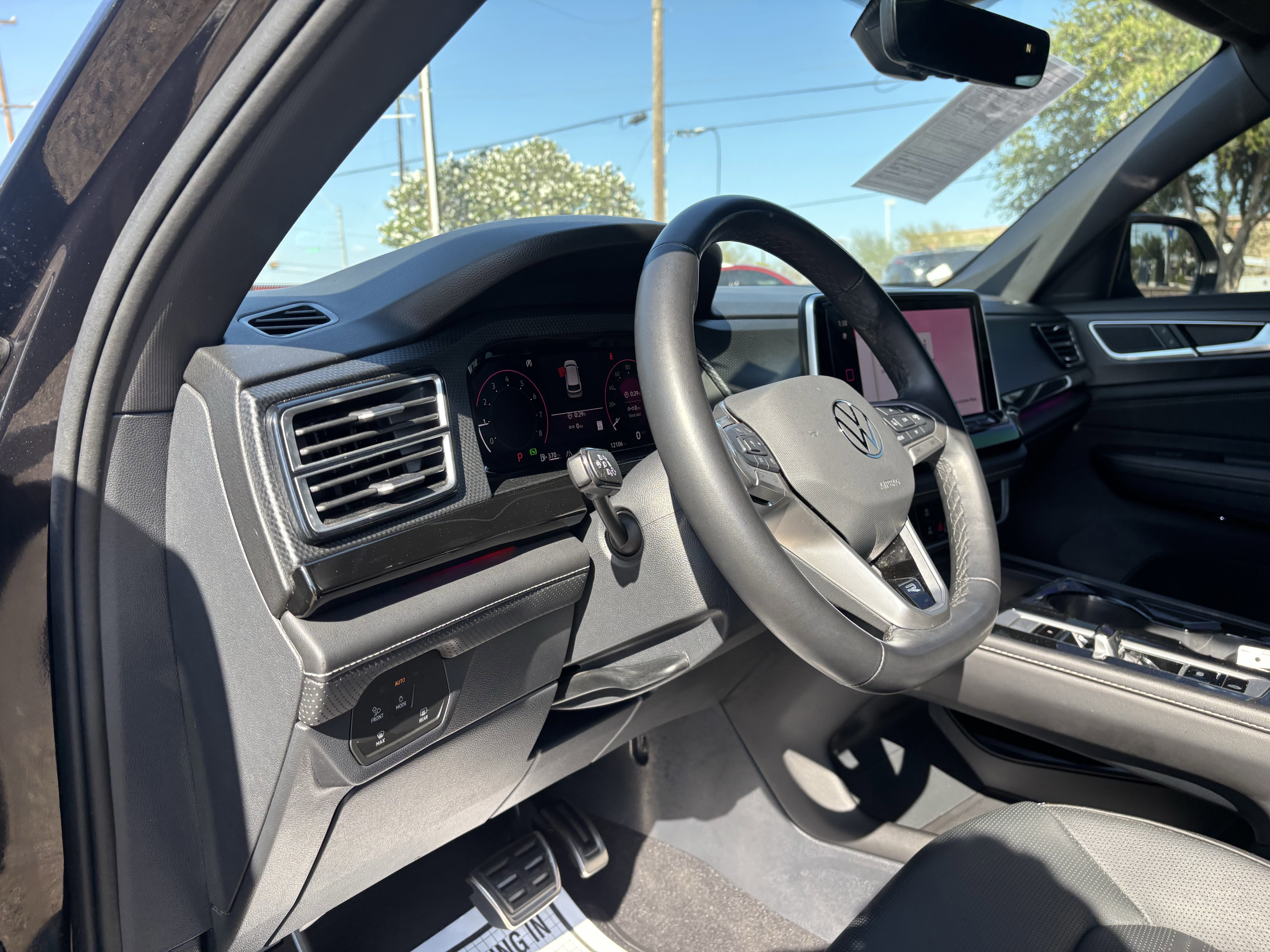 Used 2025 Volkswagen Atlas Cross Sport SEL R-Line image 12