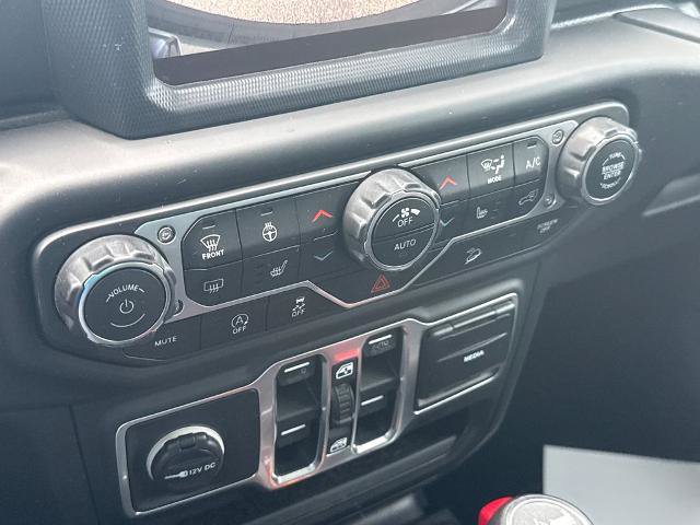 Used 2018 Jeep Wrangler Unlimited Sahara w/ Uconnect 4C Nav & Sound Group AWD/4WD image 22