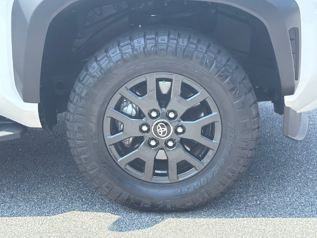Used 2025 Toyota 4Runner SR5 AWD/4WD image 14
