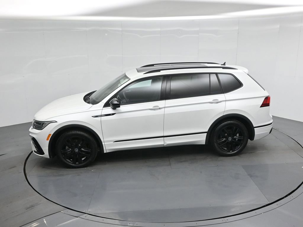 Used 2022 Volkswagen Tiguan SE R-Line image 24