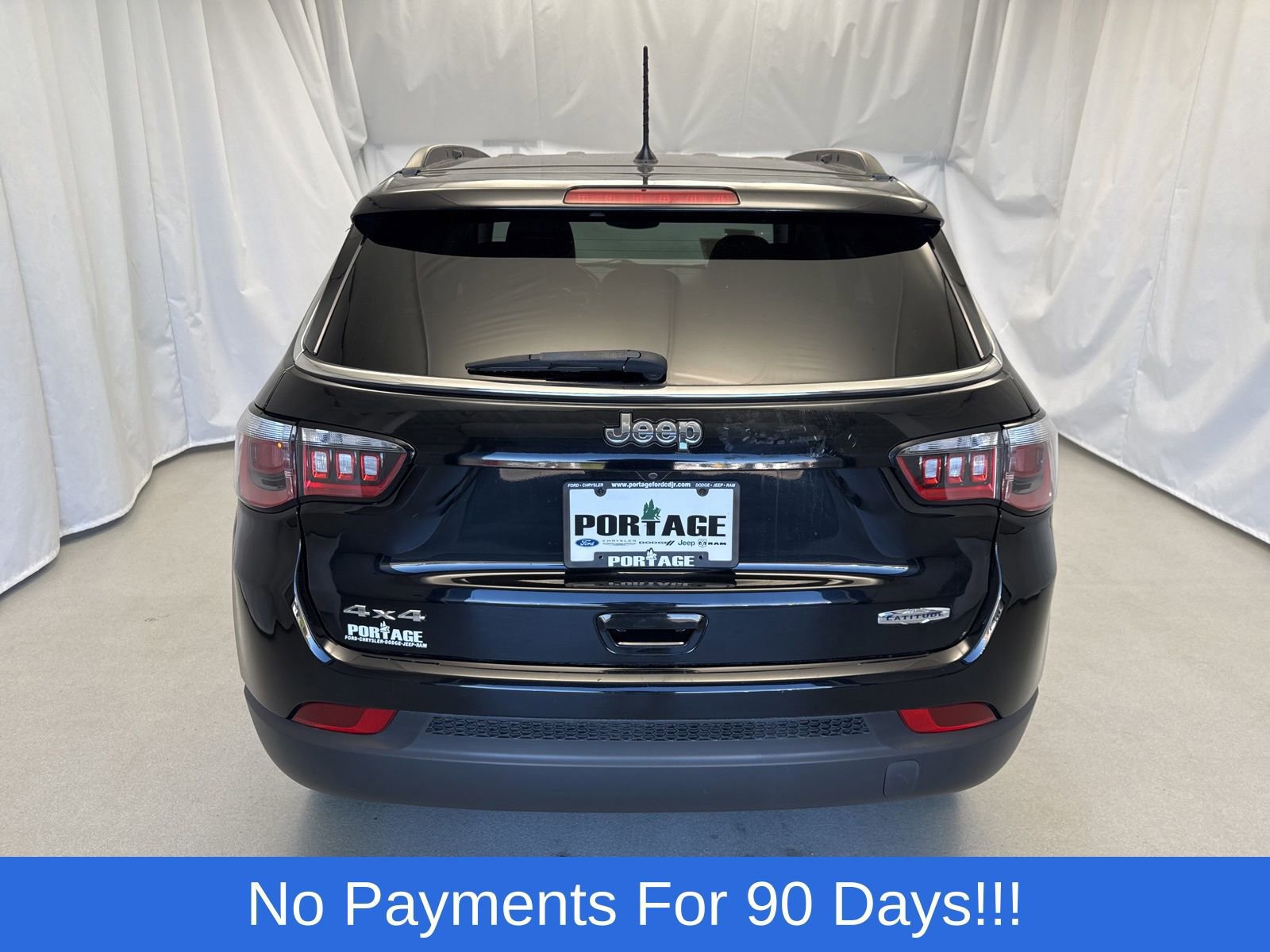 Used 2017 Jeep Compass Latitude image 3