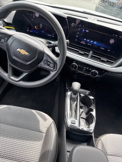 Used 2024 Chevrolet Trax LT FWD image 28