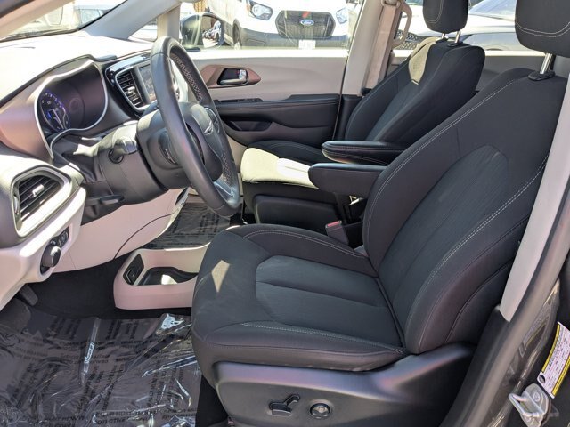 Used 2023 Chrysler Voyager LX FWD image 13