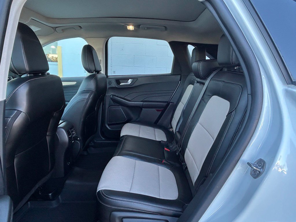 Certified 2022 Ford Escape Titanium w/ Titanium Elite Package AWD/4WD image 28