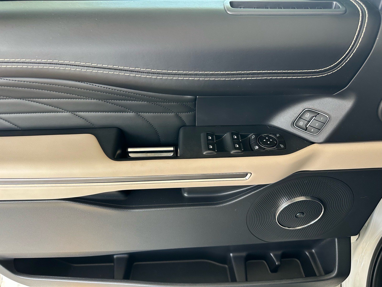 Certified 2022 Ford Expedition Platinum AWD/4WD image 17