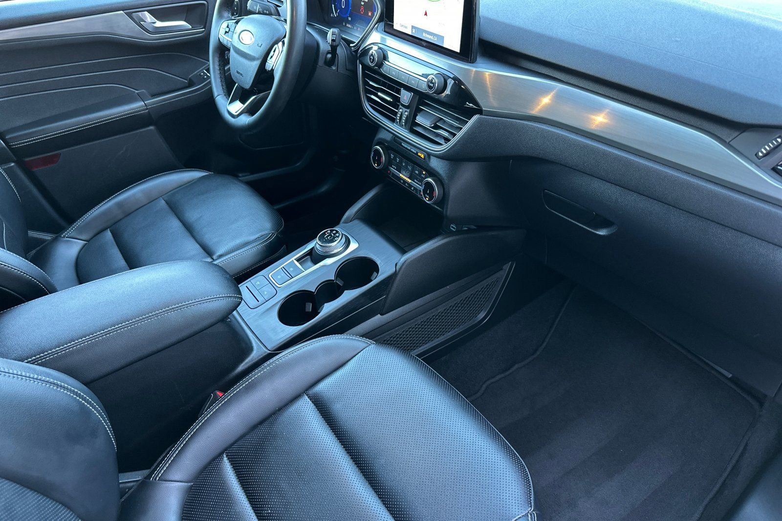 Certified 2022 Ford Escape Titanium w/ Class II Trailer Tow Package image 19