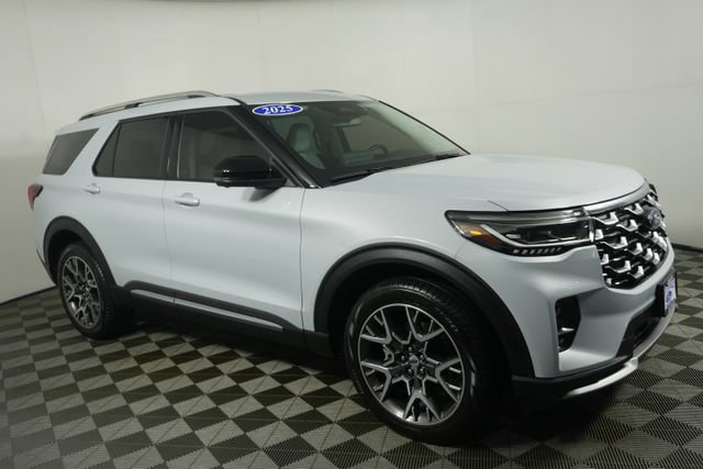 Certified 2025 Ford Explorer Platinum w/ Ultimate Package AWD/4WD image 2