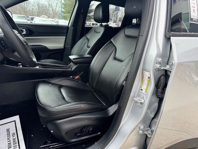 Used 2025 Jeep Compass Limited image 10