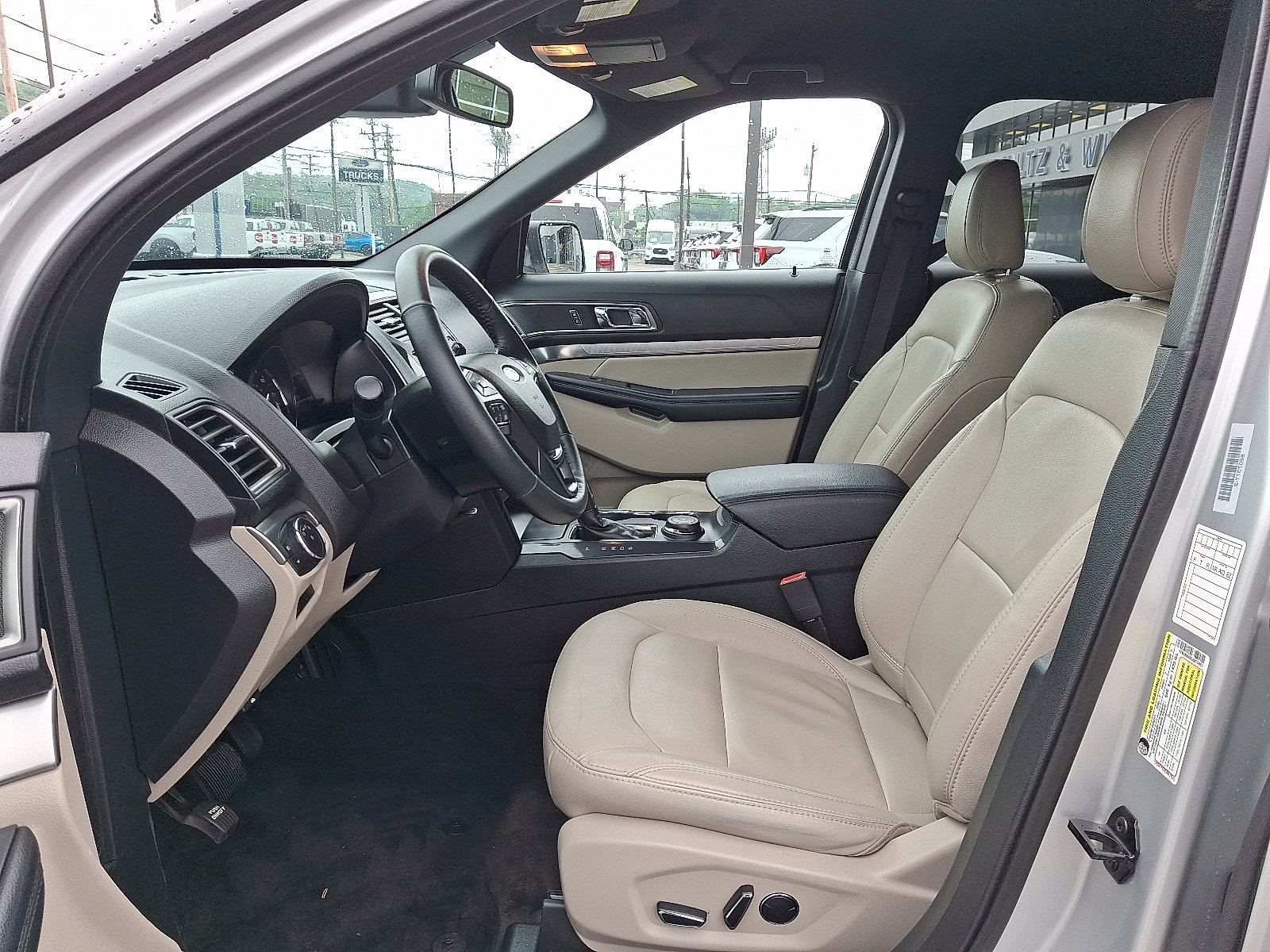 Certified 2018 Ford Explorer XLT w/ Equipment Group 202A AWD/4WD image 14