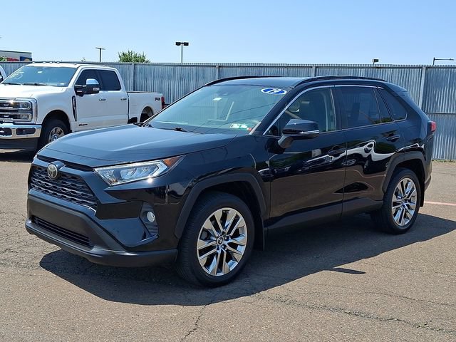 Used 2019 Toyota RAV4 XLE Premium w/ Cold Weather Package AWD/4WD image 3