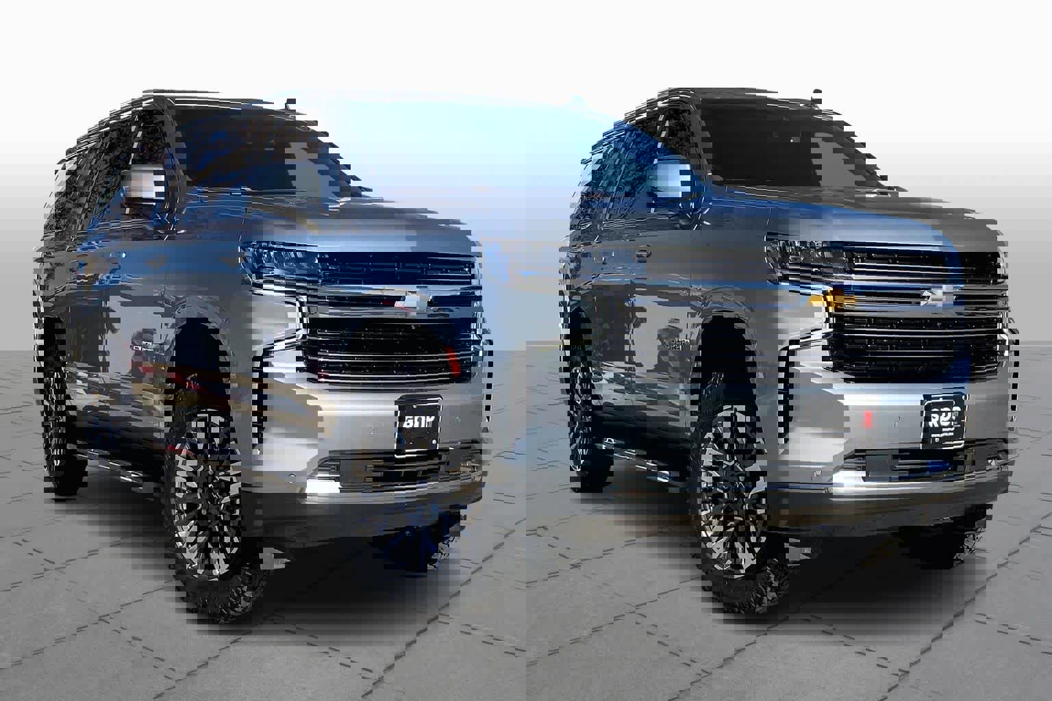 Used 2023 Chevrolet Suburban LT w/ Luxury Package image 2