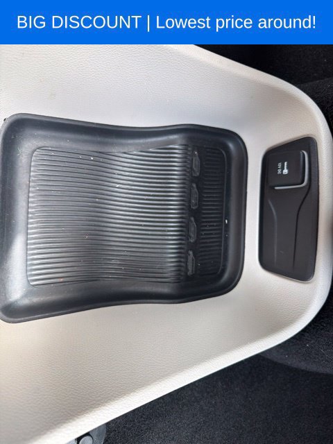 Used 2023 Chrysler Pacifica Touring-L FWD image 43