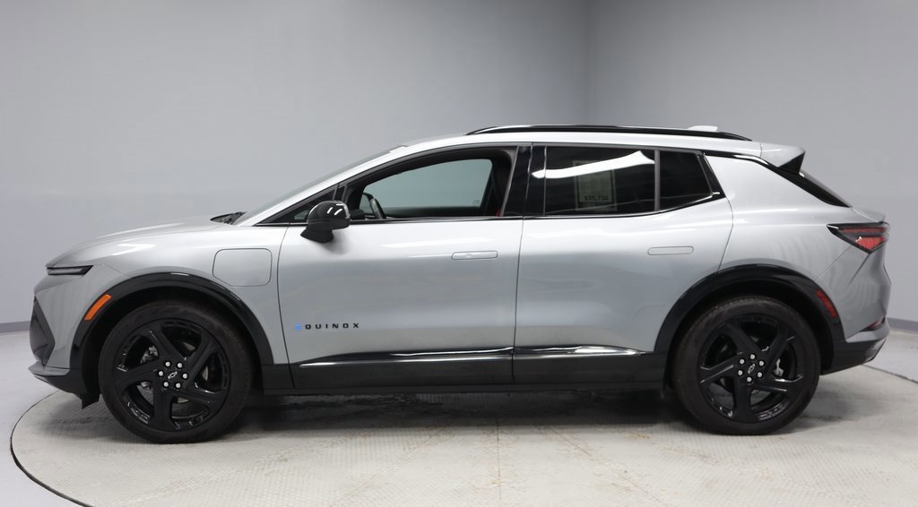 Used 2025 Chevrolet Equinox EV RS image 2