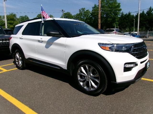 Certified 2023 Ford Explorer XLT w/ Equipment Group 202A AWD/4WD image 2