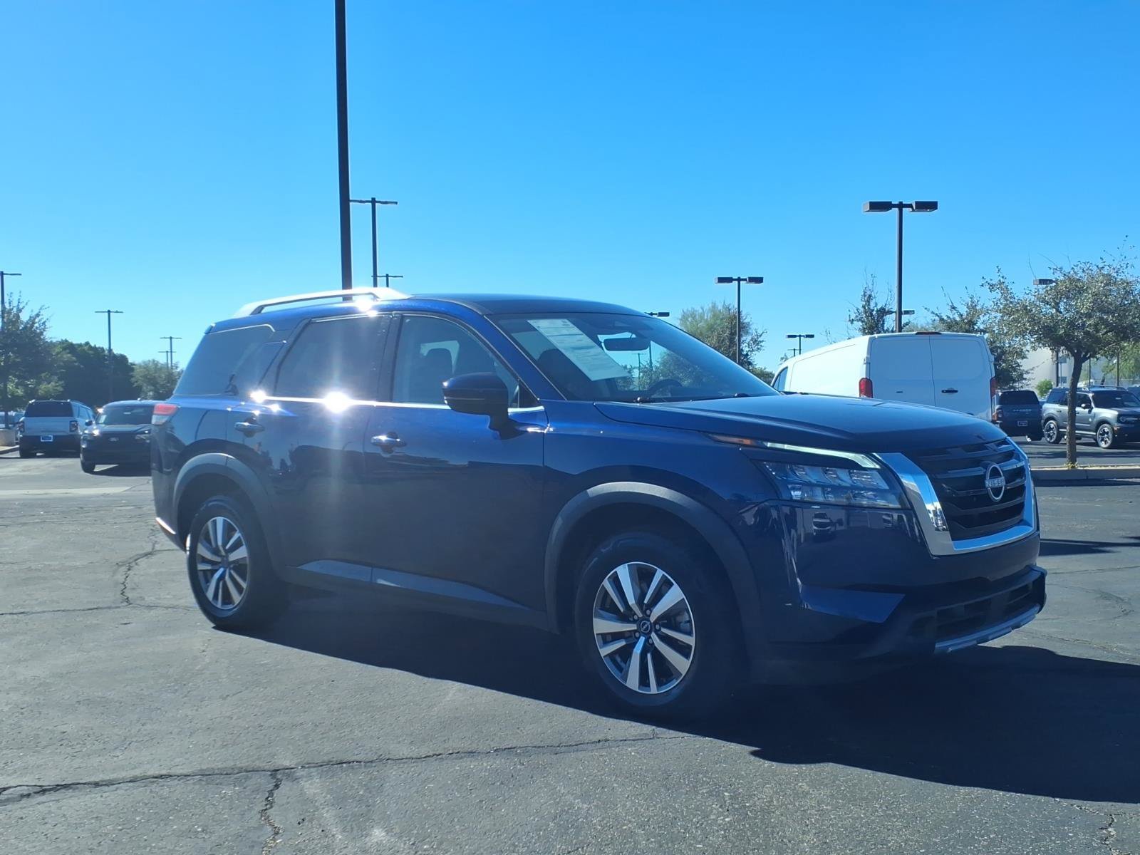 Used 2025 Nissan Pathfinder SL FWD image 7