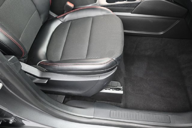Certified 2025 Ford Escape ST-Line FWD image 34