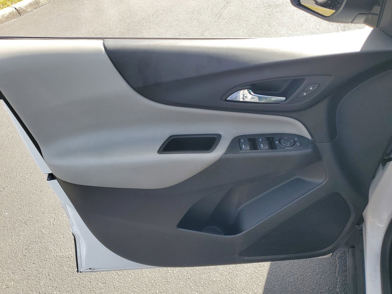 Used 2024 Chevrolet Equinox LS FWD image 13