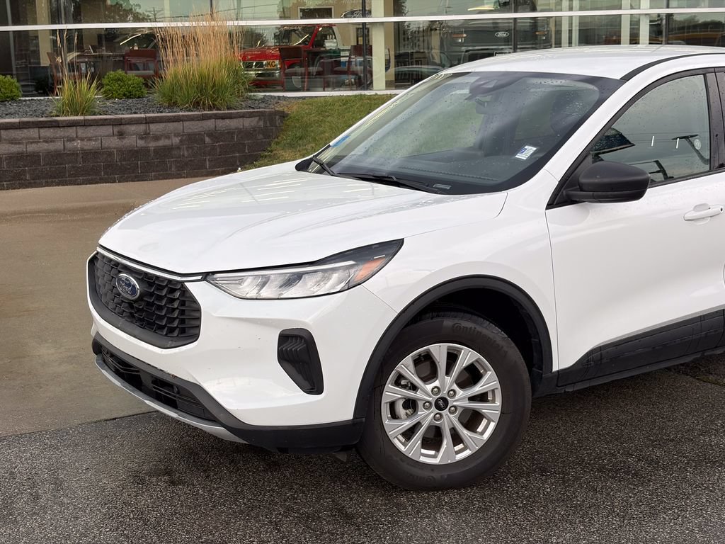 Certified 2025 Ford Escape Active AWD/4WD image 2
