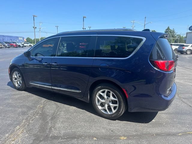 Used 2018 Chrysler Pacifica Touring-L Plus w/ Tire & Wheel Group FWD image 3