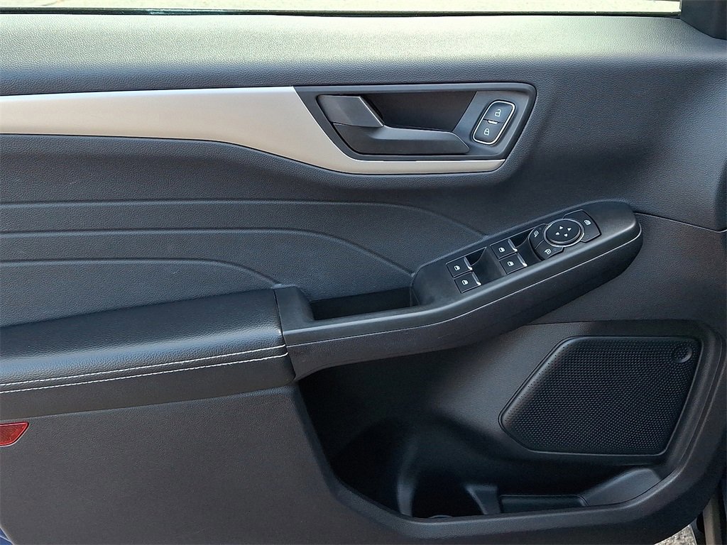 Certified 2022 Ford Escape SE w/ SE Sport Appearance Package image 12