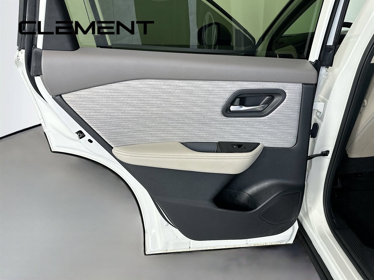 Used 2023 Nissan Rogue SV FWD image 29