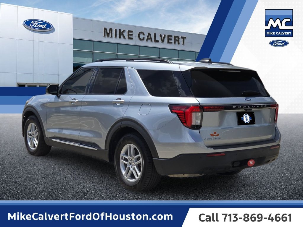 Certified 2025 Ford Explorer Active RWD image 2