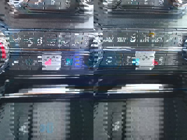 Certified 2022 Ford F150 Lariat w/ Equipment Group 502A High image 26