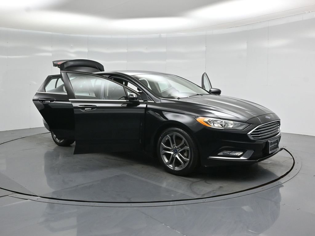 Certified 2017 Ford Fusion SE w/ Equipment Group 201A FWD image 30