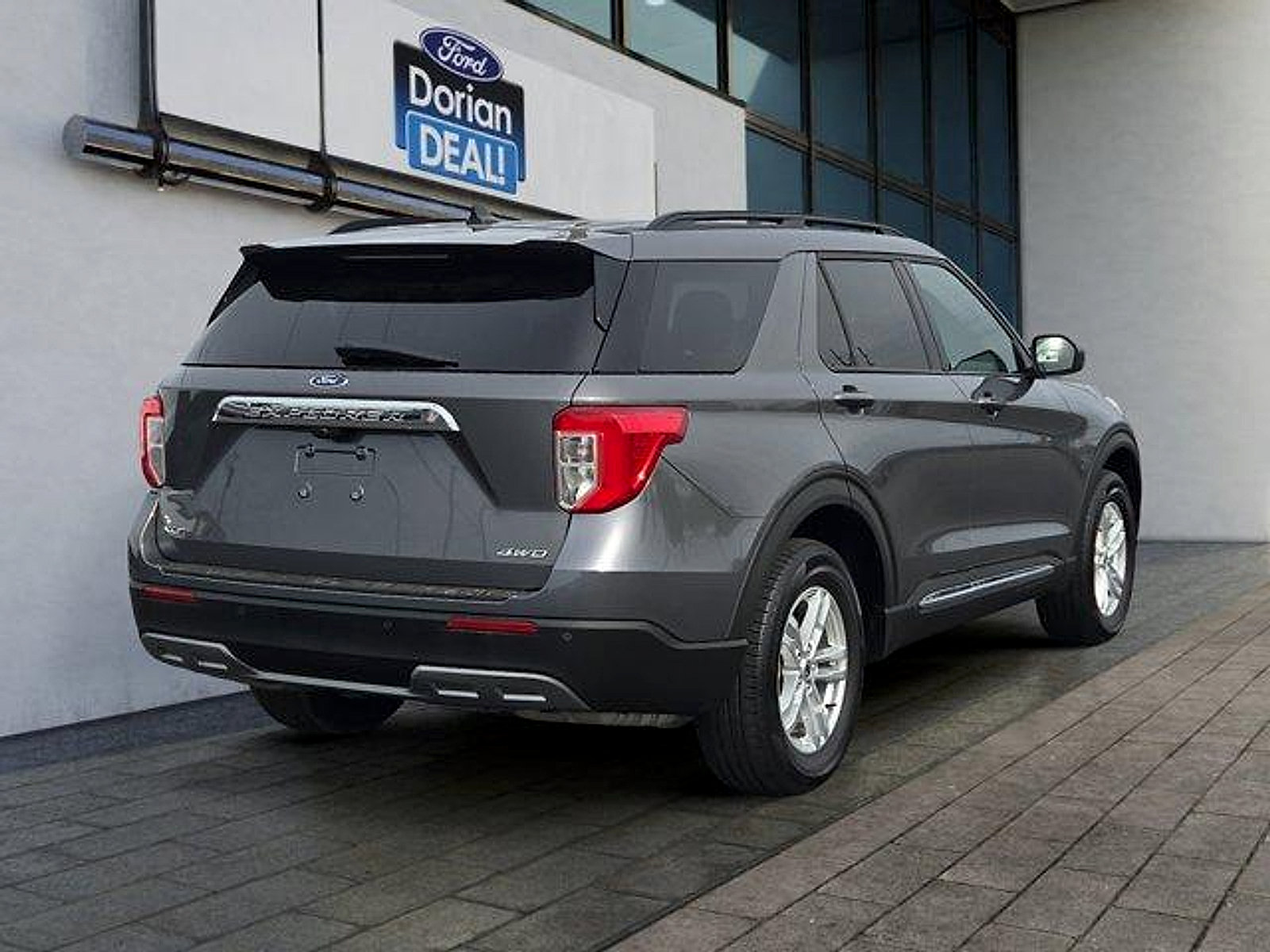 Certified 2023 Ford Explorer XLT w/ Equipment Group 202A AWD/4WD image 3
