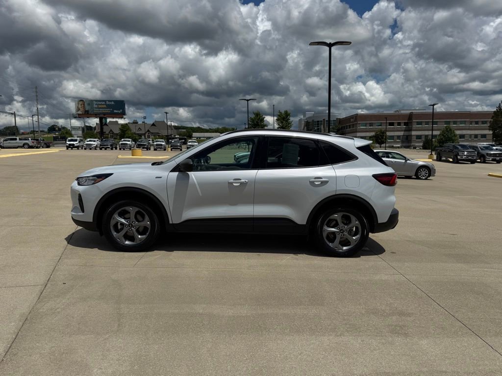 Certified 2025 Ford Escape ST-Line AWD/4WD image 8
