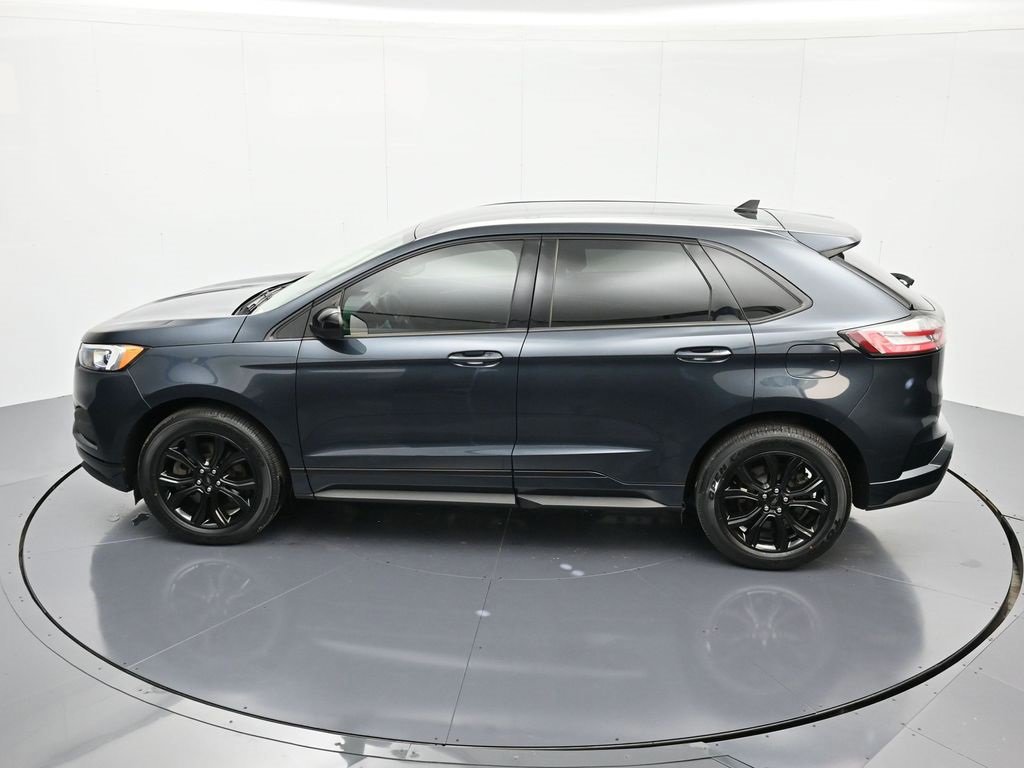 Certified 2022 Ford Edge SE w/ Black Appearance Package image 5