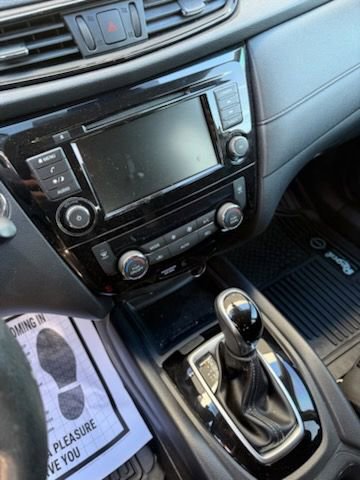 Used 2020 Nissan Rogue SV image 9