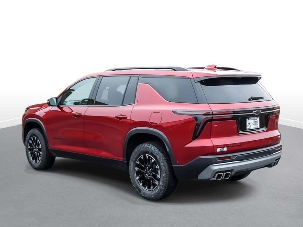 Used 2025 Chevrolet Traverse Z71 w/ Enhanced Driving Package image 3