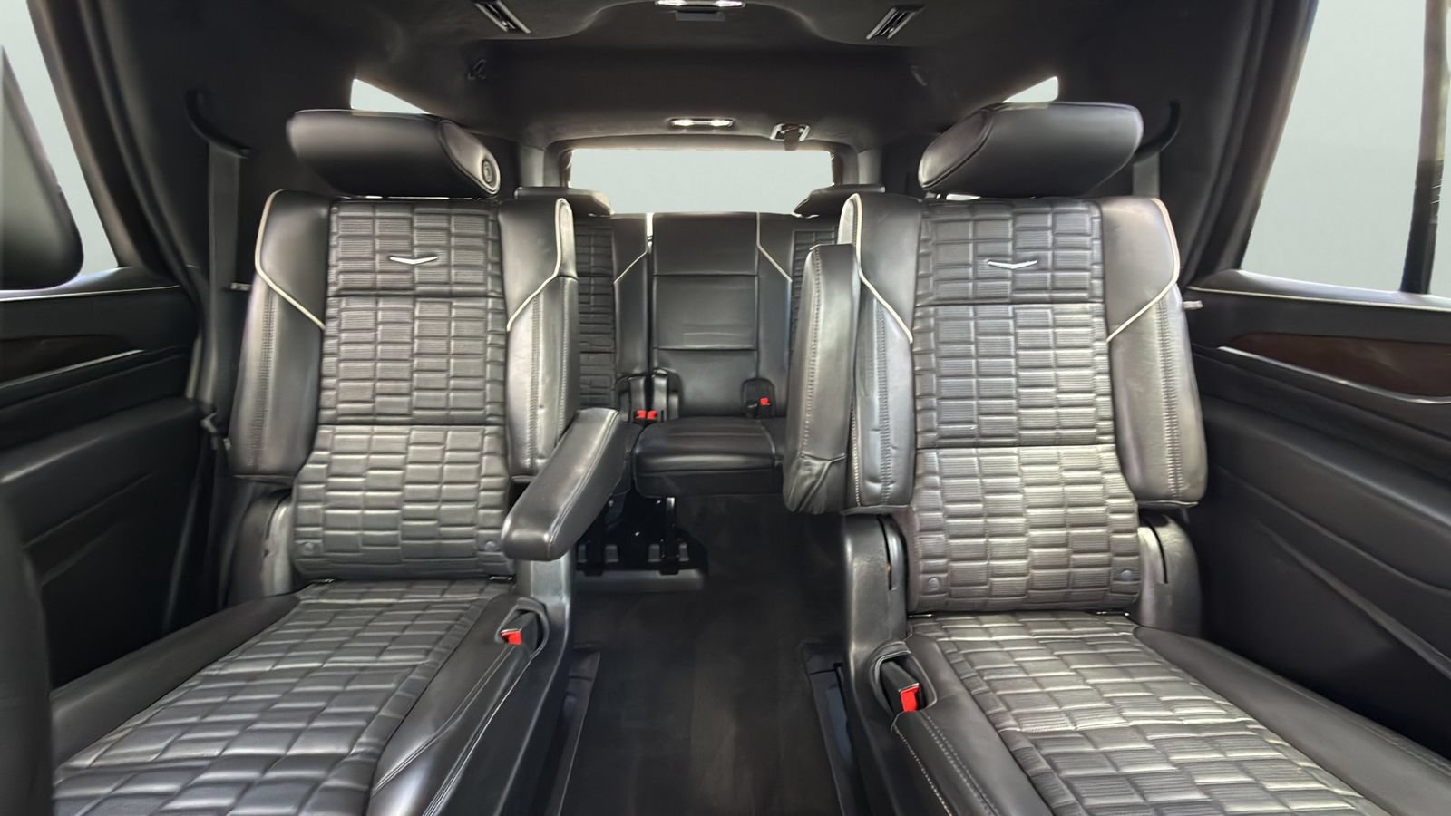 Used 2022 Cadillac Escalade Sport Platinum w/ Heavy-Duty Trailer Package AWD/4WD image 25