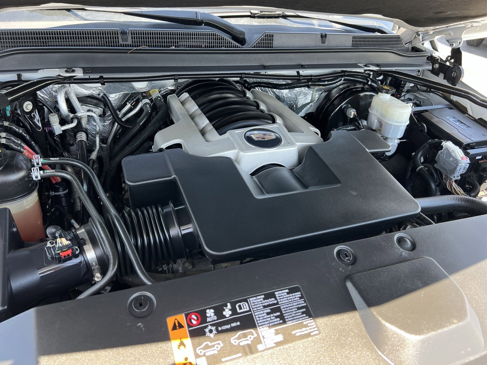 Used 2018 Cadillac Escalade Premium Luxury RWD image 38