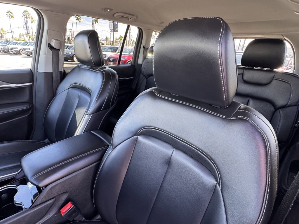 Used 2023 Jeep Grand Cherokee Limited image 19